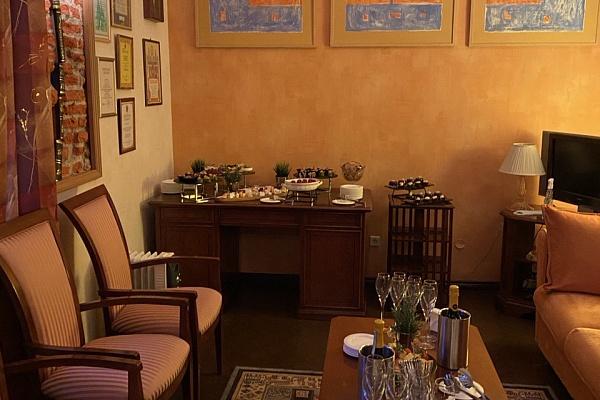 Закрытый показ фильма в кинотеатре Аврора