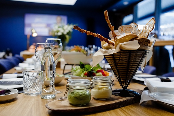 Обслуживание зон гостепреимства во время всех футбольных матчей на Газпром-Арене