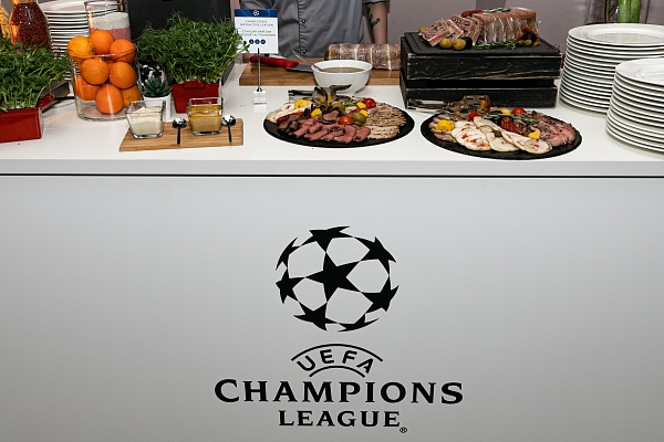 Обслуживание зон гостепреимства во время всех футбольных матчей на Газпром-Арене