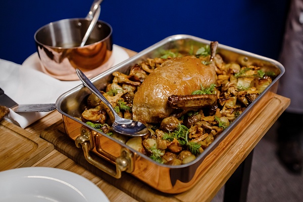 Обслуживание зон гостепреимства во время всех футбольных матчей на Газпром-Арене