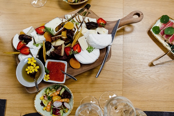 Обслуживание зон гостепреимства во время всех футбольных матчей на Газпром-Арене