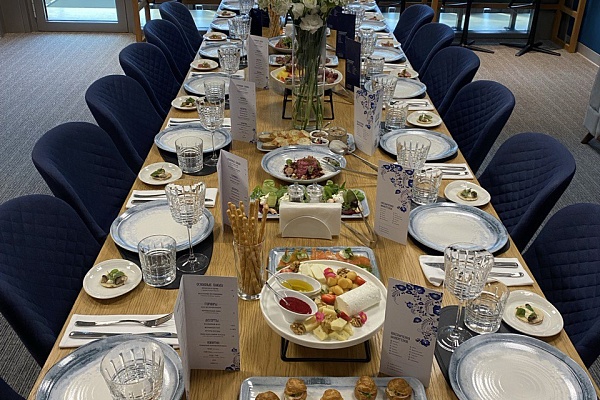 Обслуживание зон гостепреимства во время всех футбольных матчей на Газпром-Арене